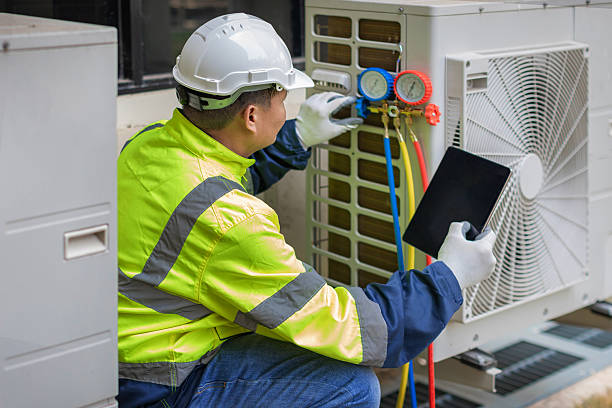 Professional Hvac technician working in Coolidge, TX